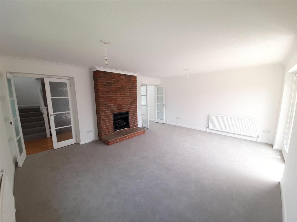 Living room 3.jpg
