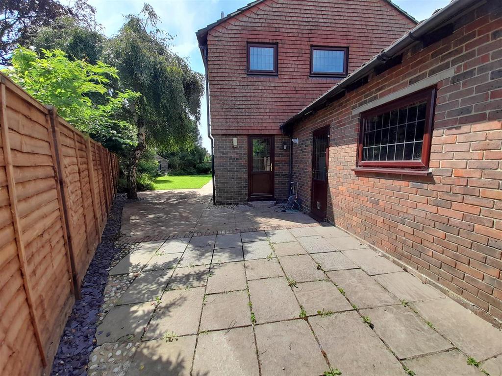 Rear garden 5.jpg