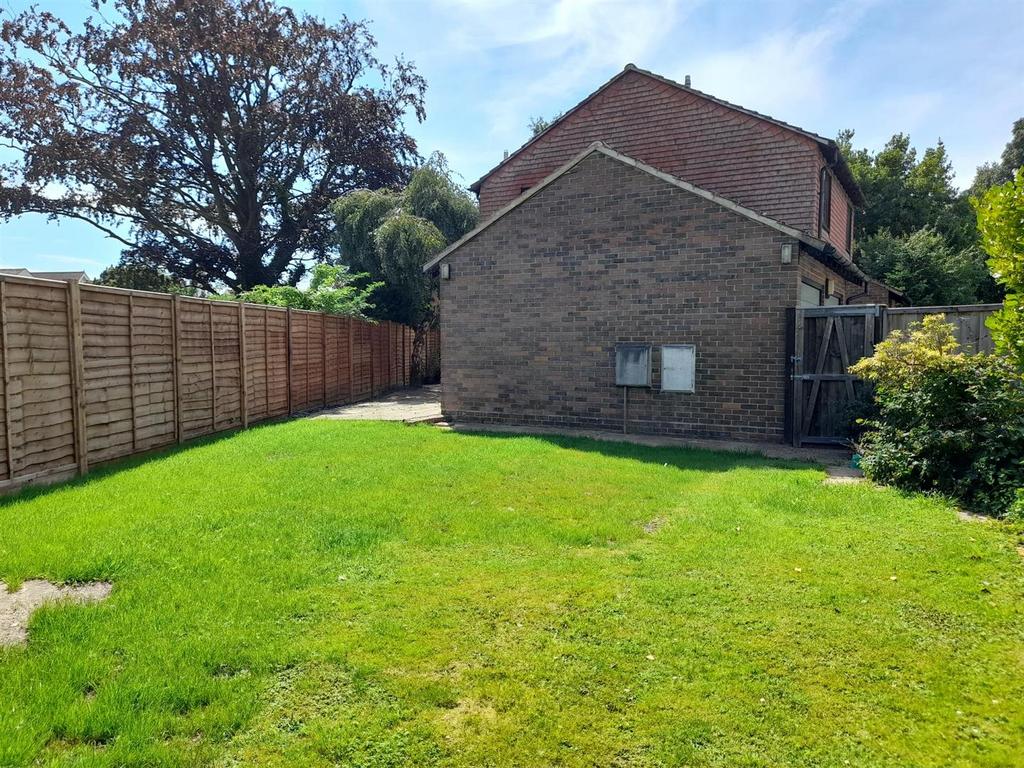 Rear garden 14.jpg