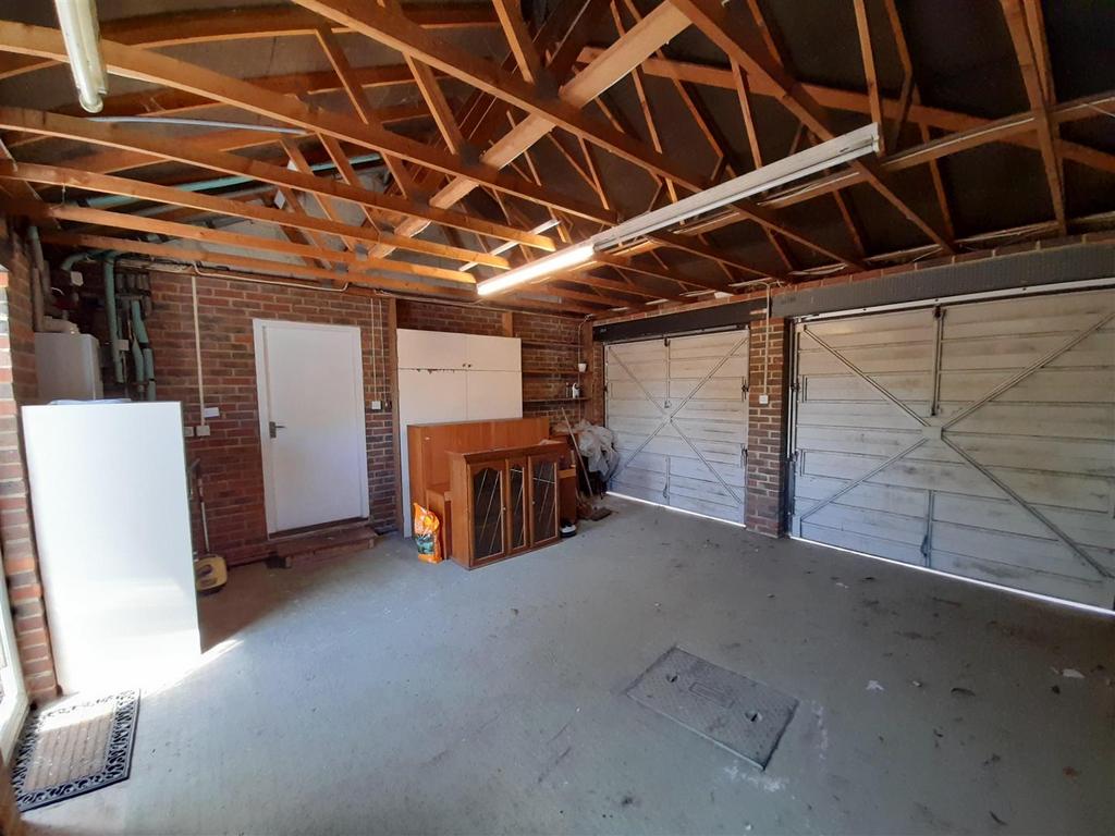 Garage 2.jpg