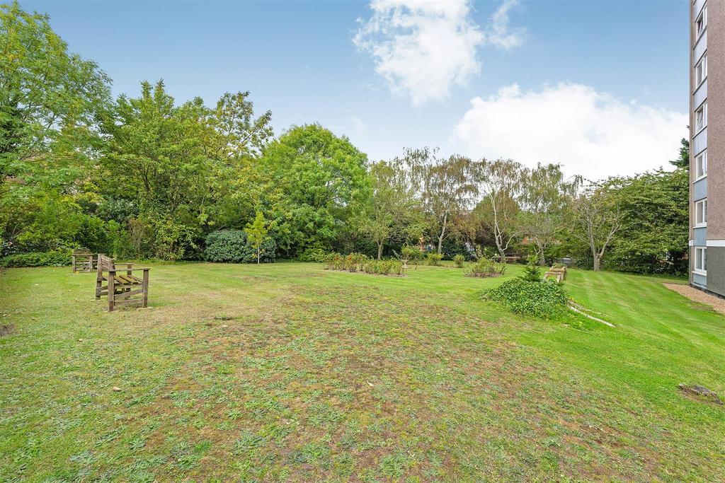 44 Deverill Court-12.JPG