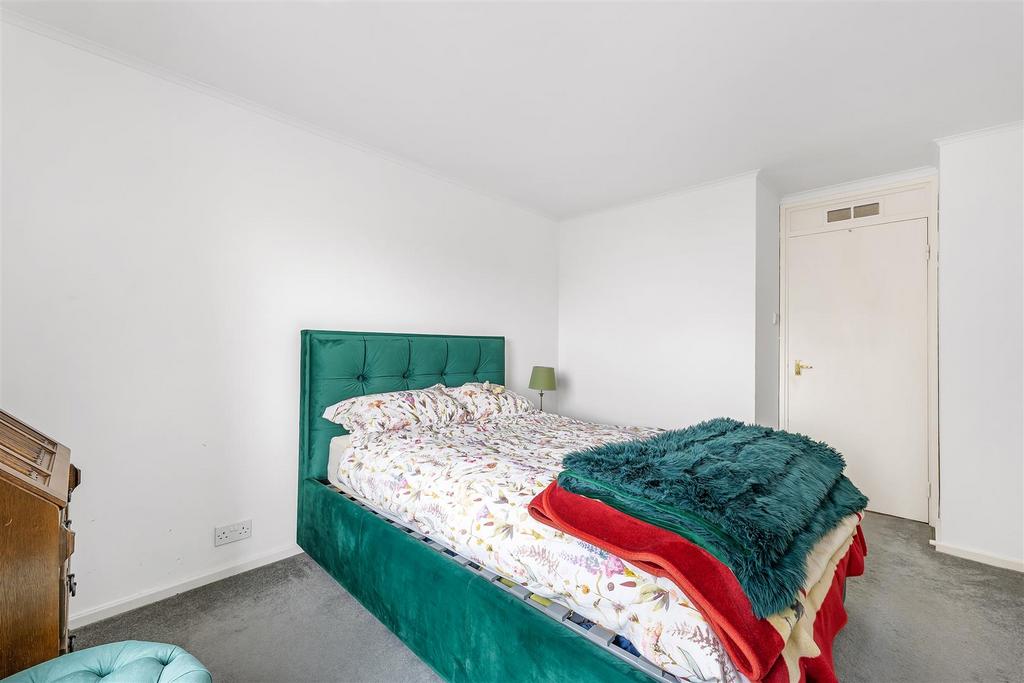 44 Deverill Court-2.JPG