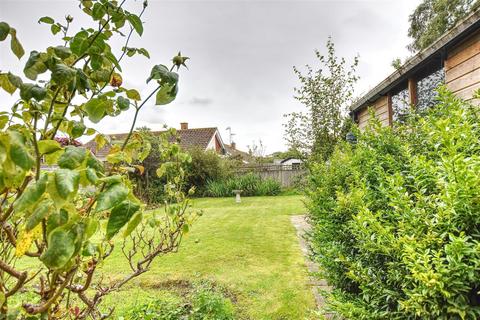 2 bedroom detached bungalow for sale - Bishops Walk, Bexhill-On-Sea
