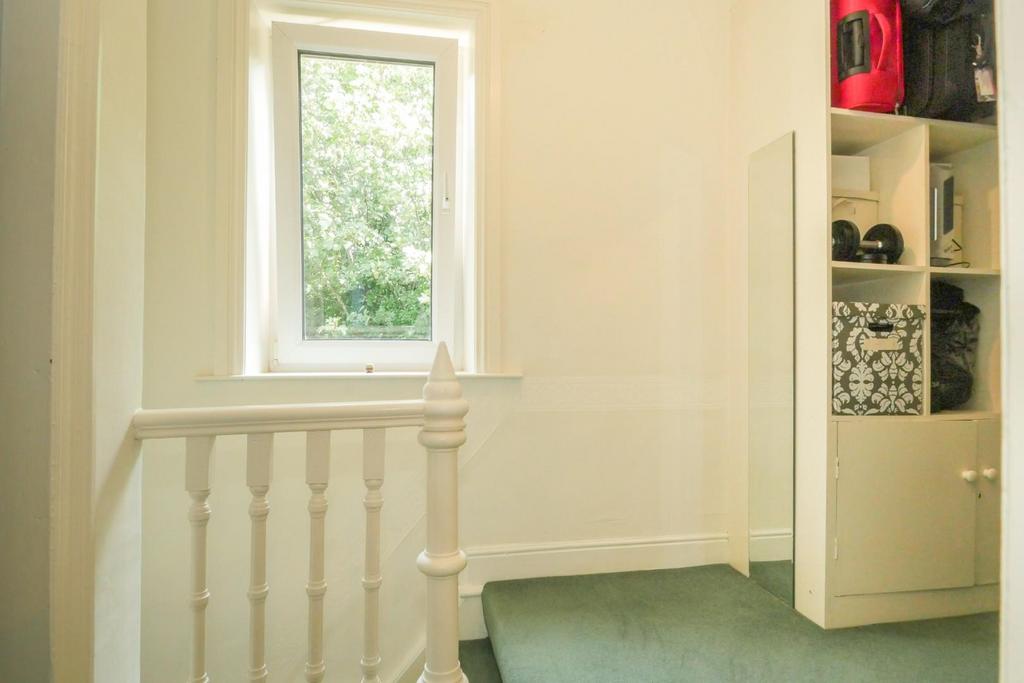 Landing (2 nd floor)