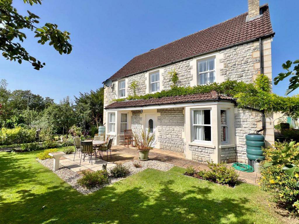 Churchill Road, Stroud 4 bed detached house for sale £695,000