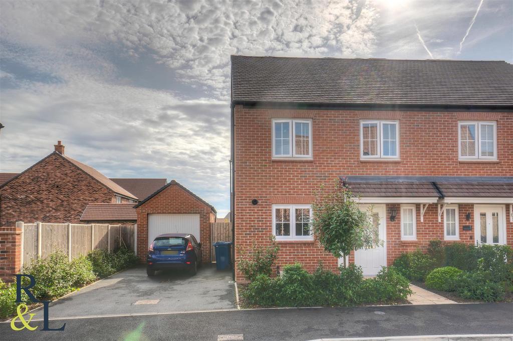 Wisteria Drive, Edwalton, Nottingham 3 bed semidetached house for sale £335,000