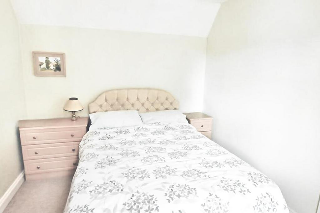 BEDROOM 2.png