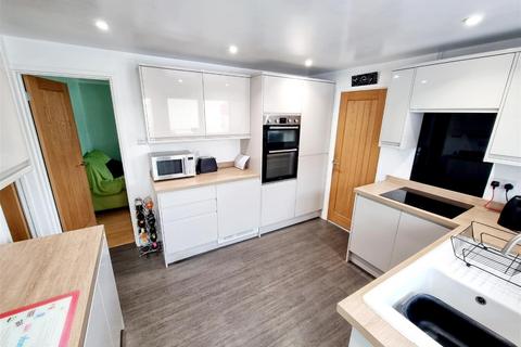 6 Compass West, Tregadillett, Launceston, PL15 7EA