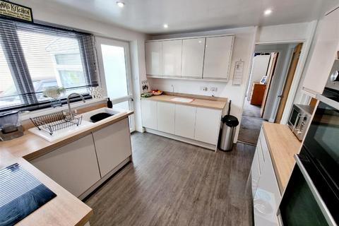 6 Compass West, Tregadillett, Launceston, PL15 7EA
