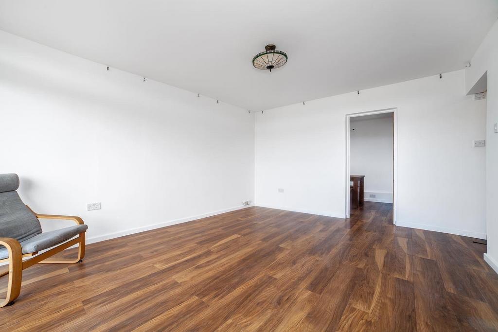 Landmark Heights, London, E5 2 bed flat £2,250 pcm (£519 pw)