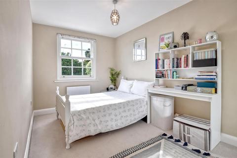 9 Fuggle Drive, Tenterden, TN30 6FJ