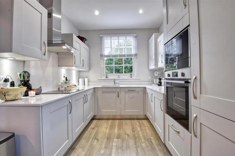 9 Fuggle Drive, Tenterden, TN30 6FJ