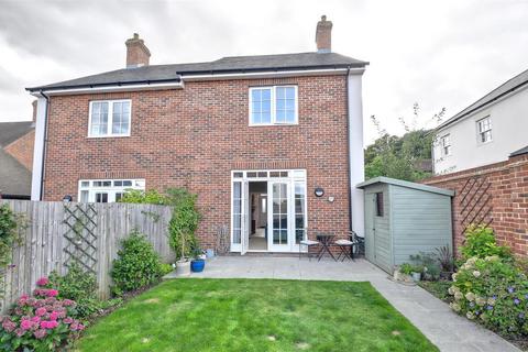 9 Fuggle Drive, Tenterden, TN30 6FJ