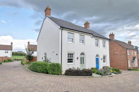 9 Fuggle Drive, Tenterden, TN30 6FJ