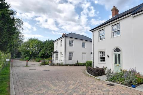 9 Fuggle Drive, Tenterden, TN30 6FJ