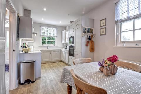 9 Fuggle Drive, Tenterden, TN30 6FJ