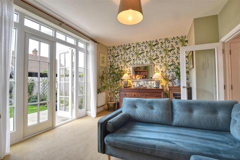 9 Fuggle Drive, Tenterden, TN30 6FJ