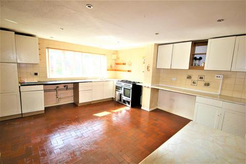 18 Greenacres Drive, Uttoxeter, ST14 7EB