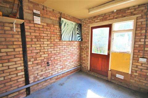 18 Greenacres Drive, Uttoxeter, ST14 7EB