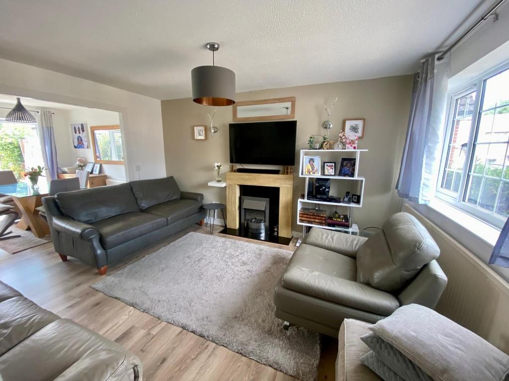 Skipton Close, East Hunsbury, Northampton NN4 3 bed semidetached house