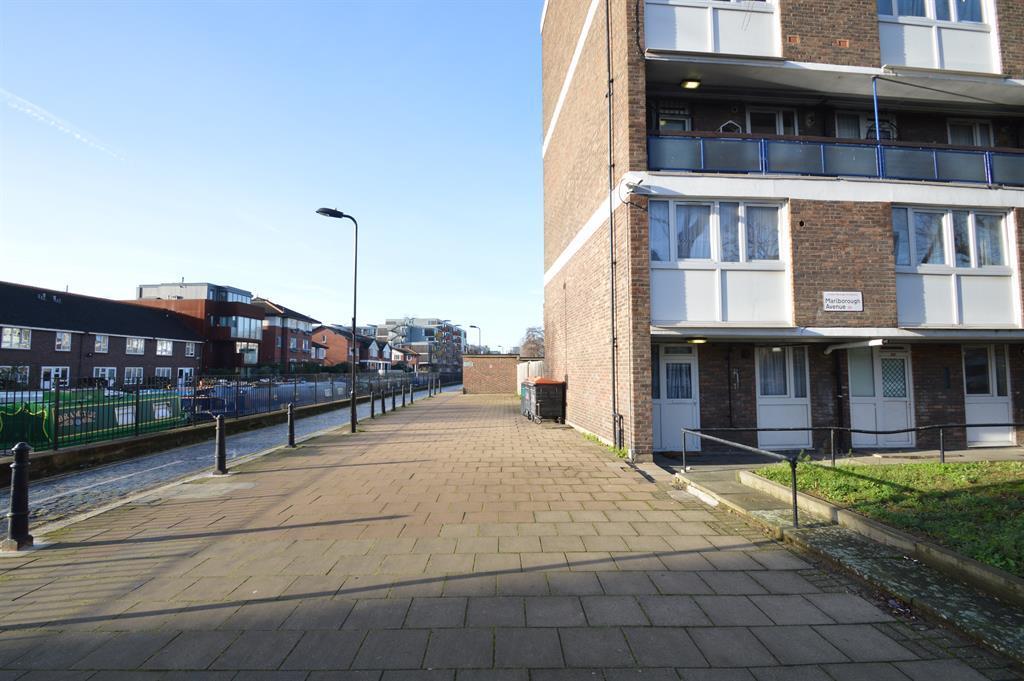 Pownall Road, London Fields, E8 3 bed apartment £3,100 pcm (£715 pw)