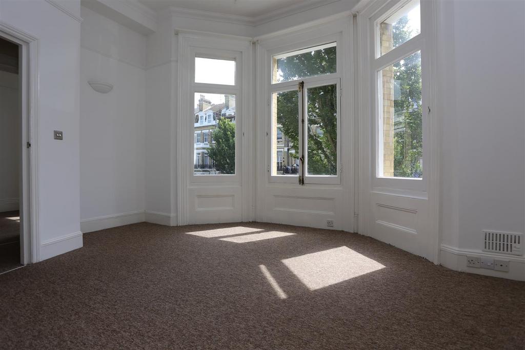 First Avenue, Hove 1 bed flat £1,150 pcm (£265 pw)