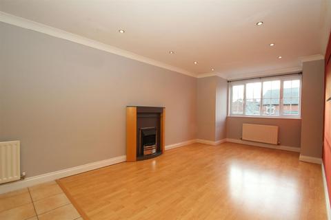 2 bedroom apartment to rent, Weldon Road, Altrincham