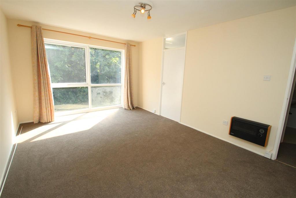 Elstree Road, Hemel Hempstead 2 bed flat £1,200 pcm (£277 pw)