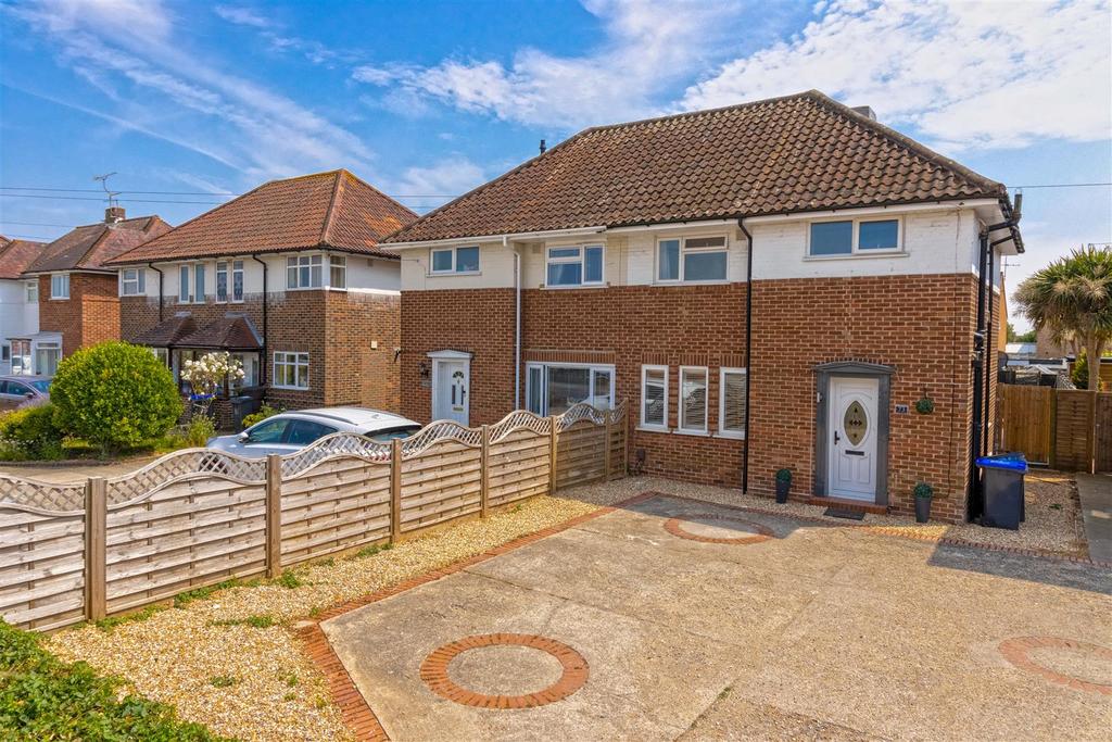 Terringes Avenue, Worthing 3 bed semidetached house £1,695 pcm (£391 pw)