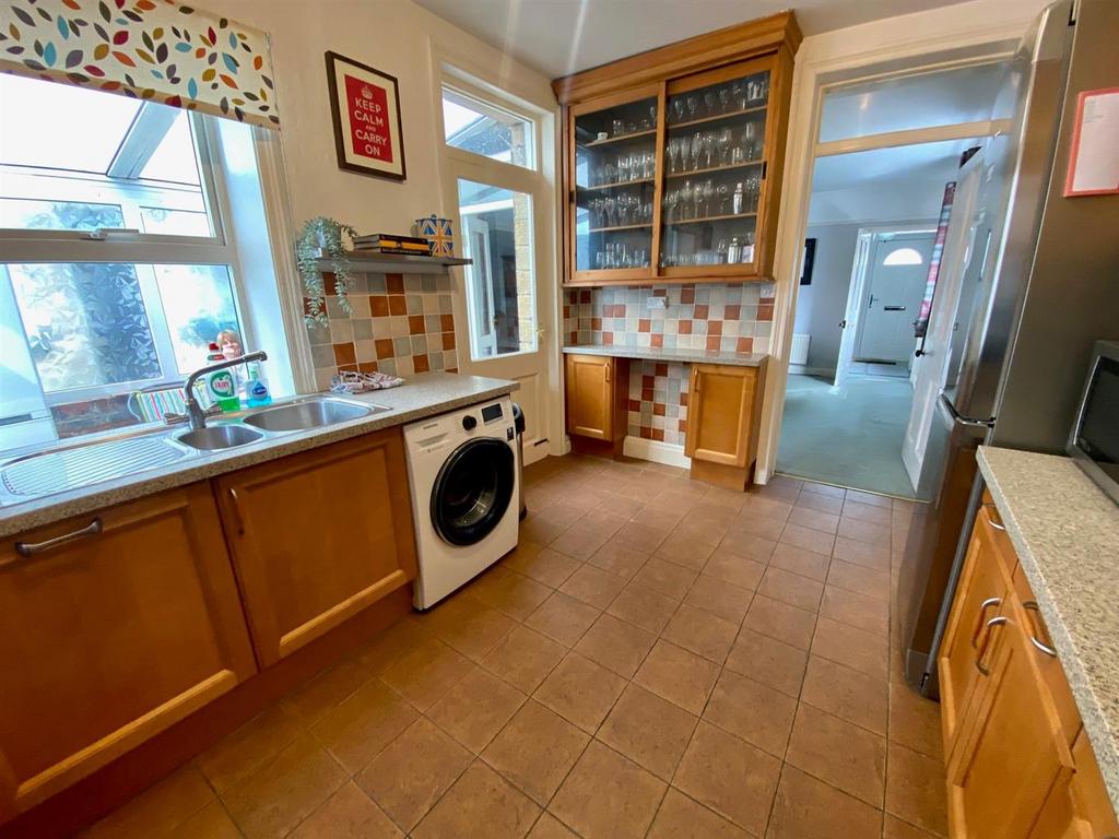 Knowl road 109 kitchen 3.jpg