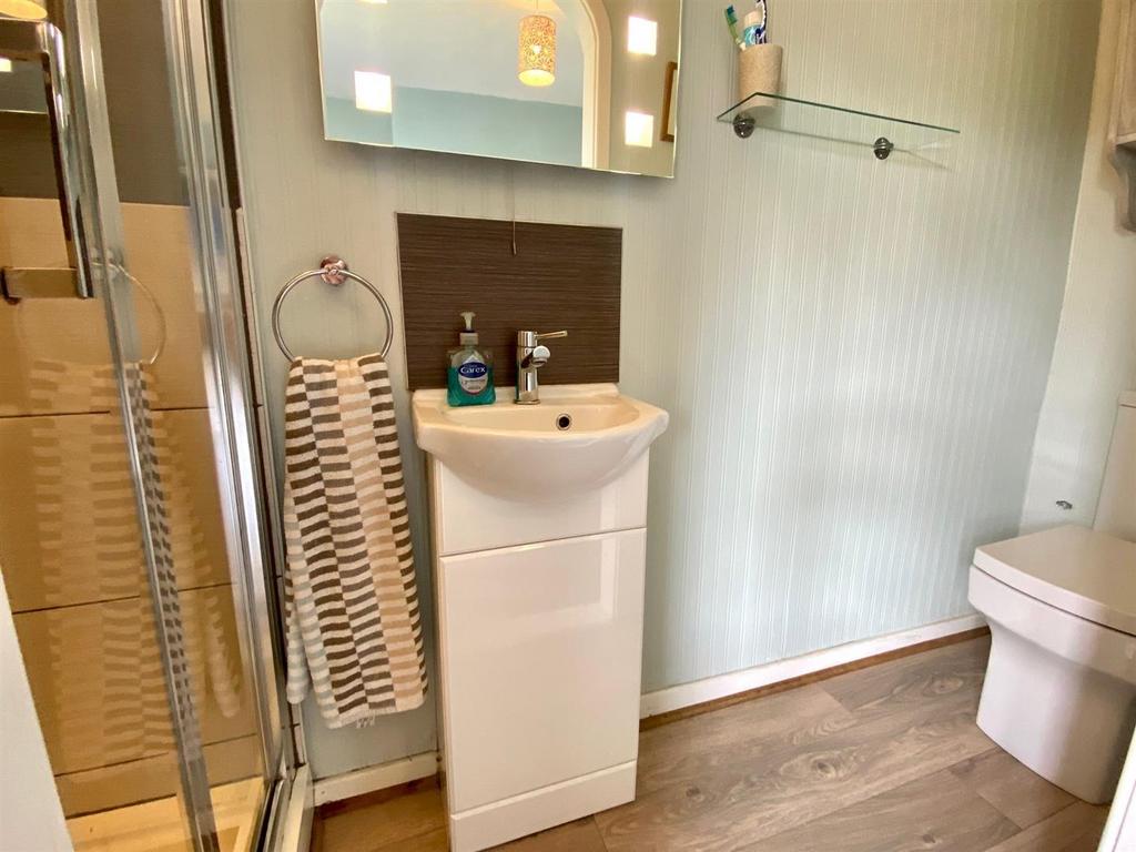 Knowl road 109 ensuite.jpg