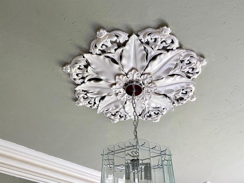 Knowl road 109 ceiling  rose.jpg