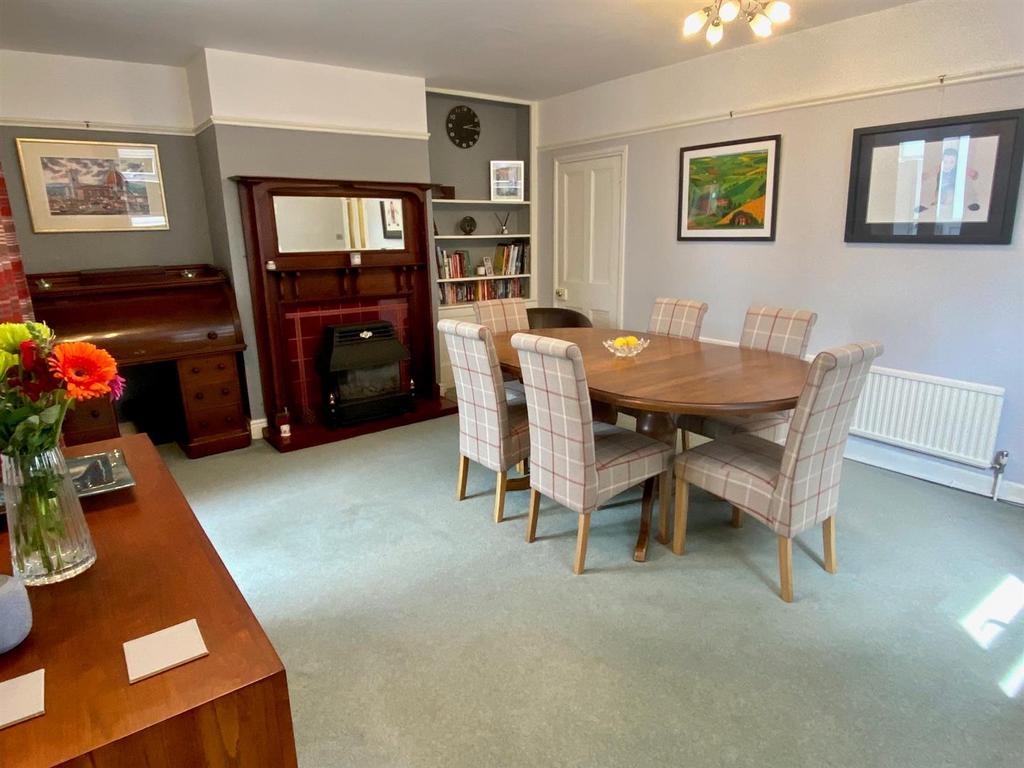 Knowl road 109 dining room 2.jpg