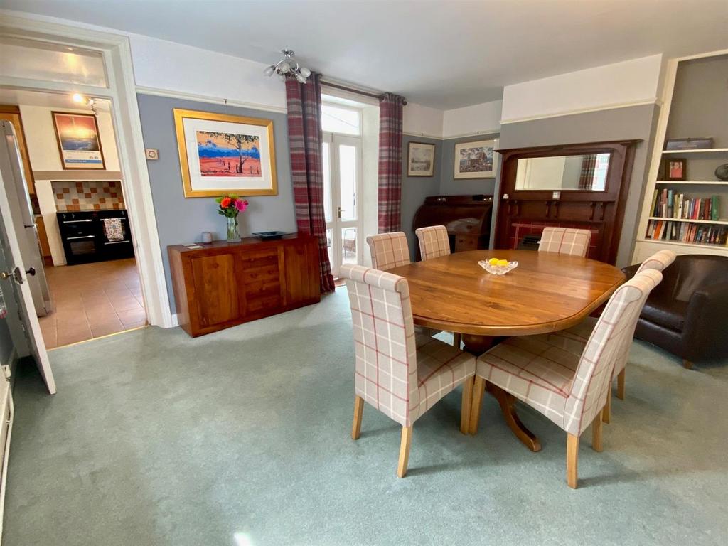 Knowl road 109 dining room 4.jpg