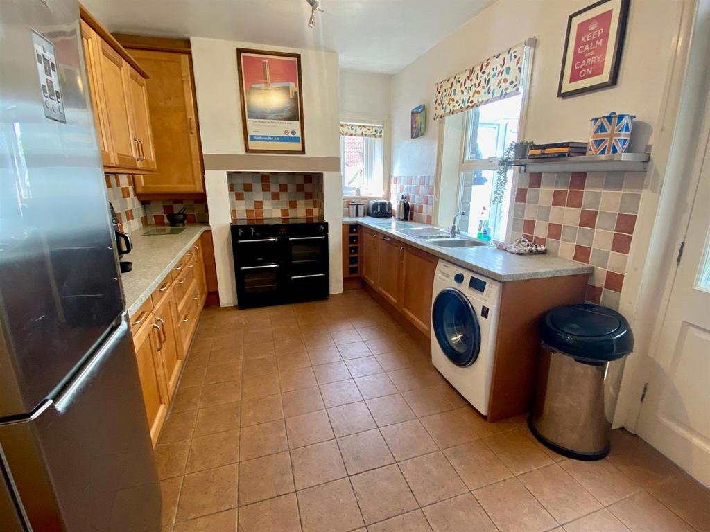 Knowl road 109 kitchen.jpg