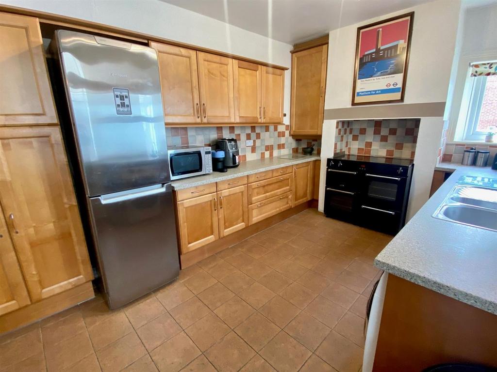 Knowl road 109 kitchen 2.jpg