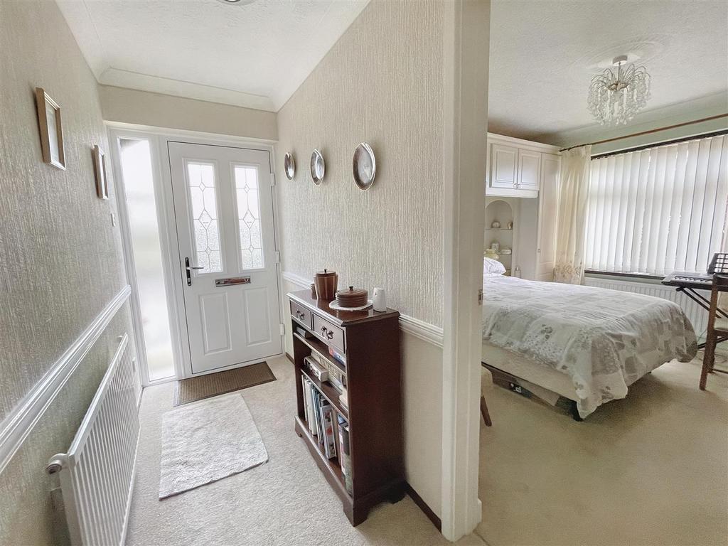 Maes Yr Ysgol, Peniel, Carmarthen 2 bed detached bungalow for sale £