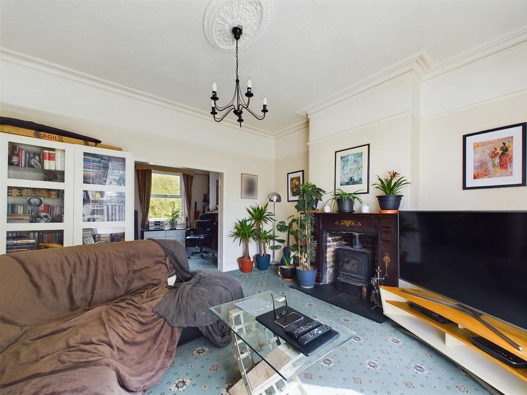 Bessingby Road, Bridlington 5 bed semidetached house for sale £260,000