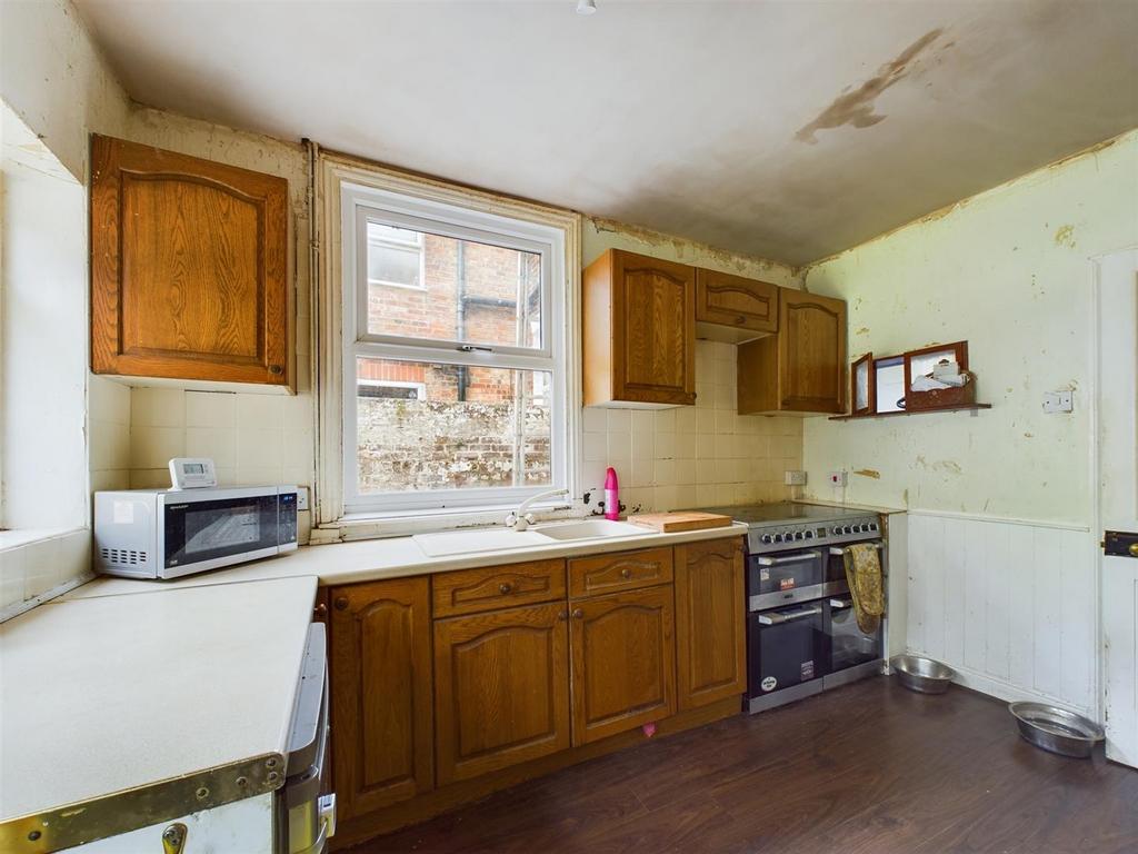 Kitchen: