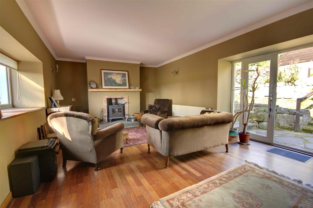 Sitting/dining room
