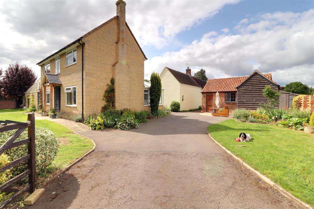Bristol Road, Cambridge, Gloucester 3 bed detached house for sale £