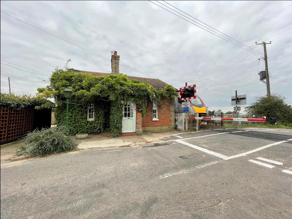 Burnt Hill Lane, Carlton Colville, Lowestoft 2 bed detached bungalow