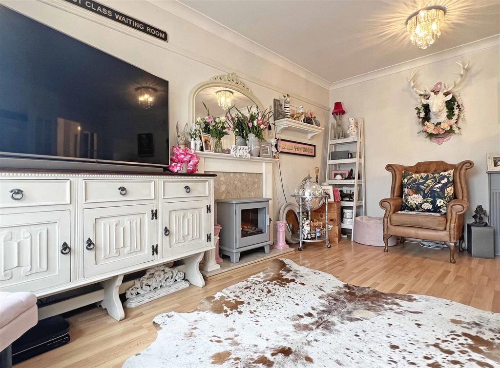 Hadfield Drive, Black Notley, Braintree 3 bed link detached house for