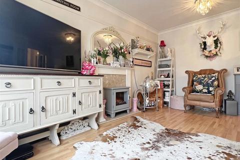 16 Hadfield Drive, Black Notley, Braintree, CM77 8XW