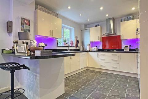 16 Hadfield Drive, Black Notley, Braintree, CM77 8XW