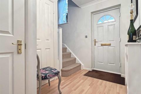 16 Hadfield Drive, Black Notley, Braintree, CM77 8XW