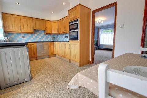 3 bedroom end of terrace house for sale - Grove Close, Beverley