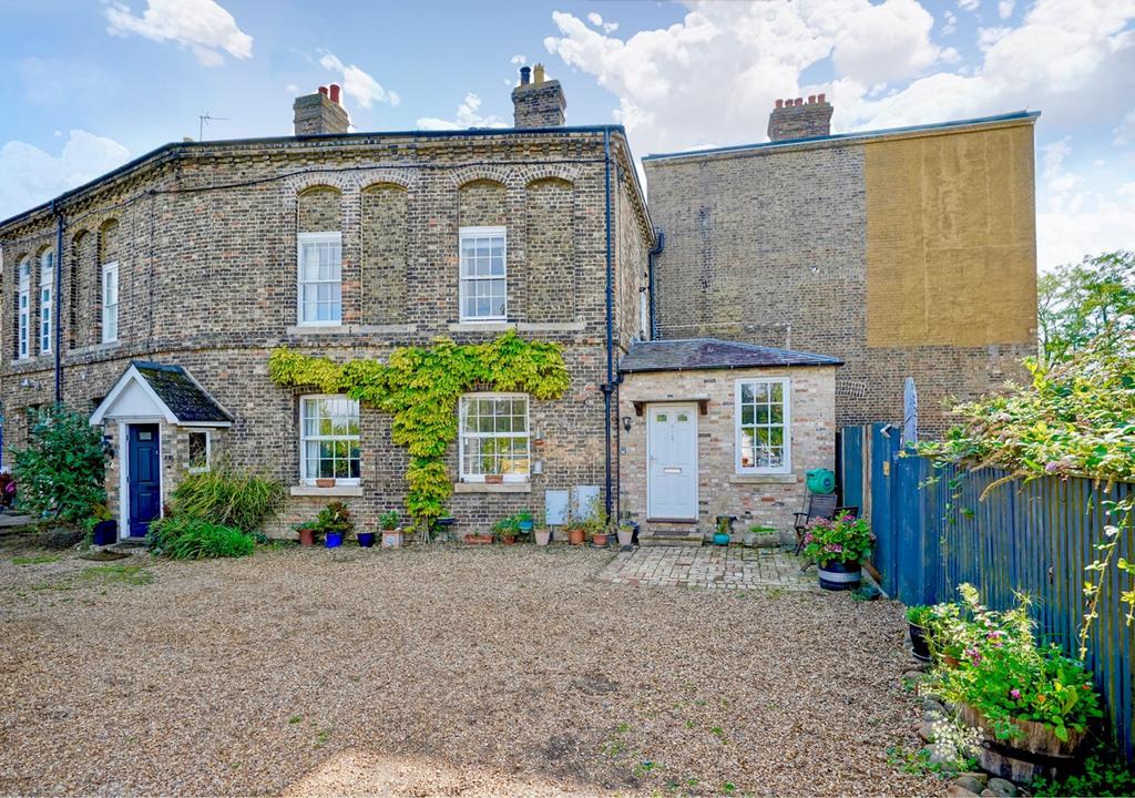 West Side, St Peters Road, Huntingdon, PE29 3 bed semidetached house