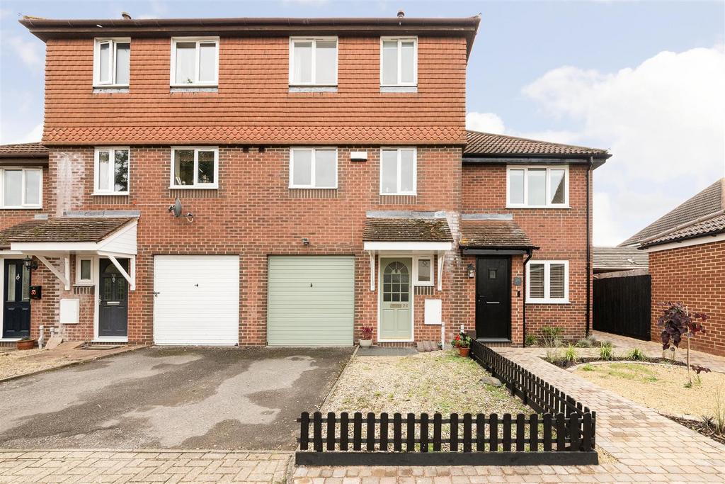 Arndale Beck, Didcot 3 bed terraced house for sale £340,000