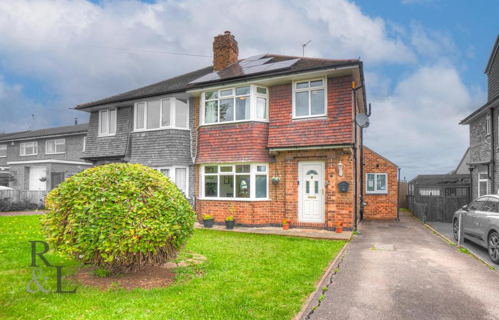 Medina Drive, Tollerton, Nottingham 3 bed semidetached house for sale